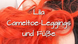Purple camel leggings and feet - Lila Cameltoleggings und Füße