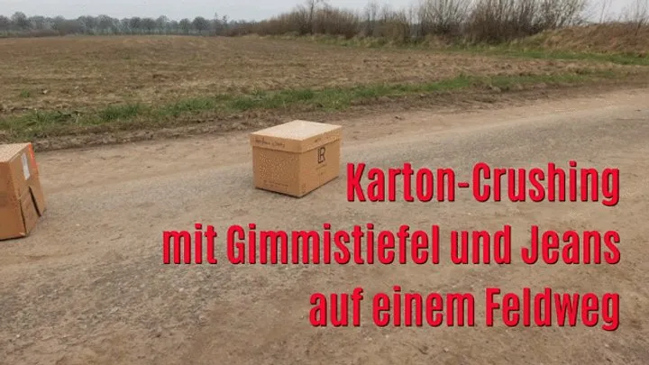 Boxes crushed in wellies on a dirt track - Kartons zertreten in Gummistiefeln auf Feldweg