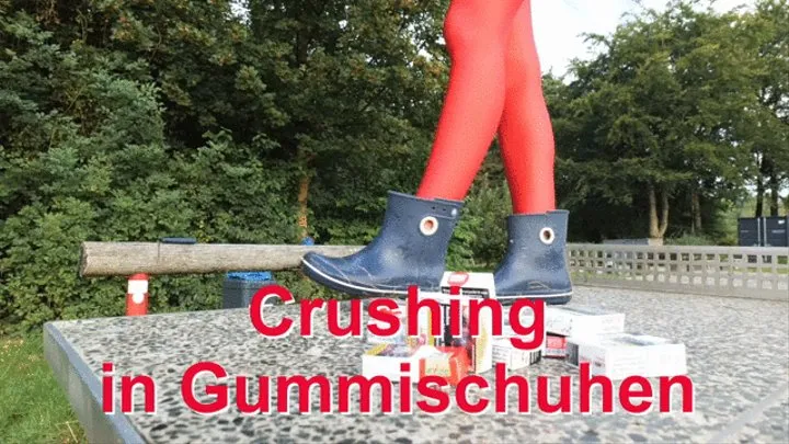 Box Crushing in Rubber Shoes - Schachtel-Crushing in Gummischuhen