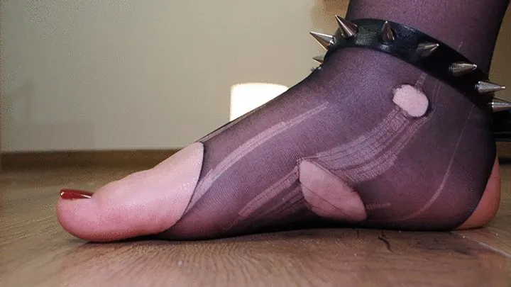 #1 Dumb Loser worship my feet in old torn stockings (no talking)