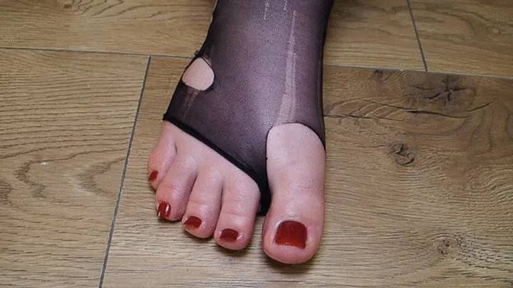 #6 Dumb Loser worship my feet in old torn stockings (no talking)