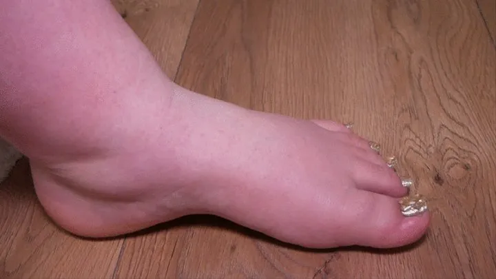 Leg Aesthetics: BBW Left Foot in Video Captivating Lines and Shapes (no talking)