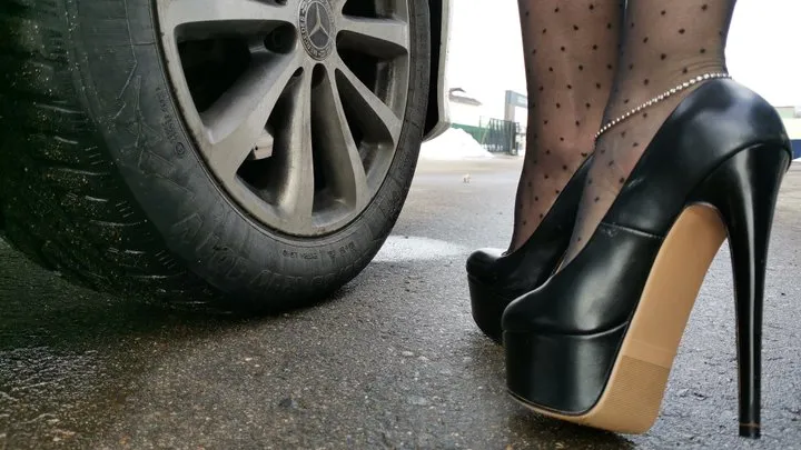 Sexy driving tease and enjoy spread toes and smelly pantyhose