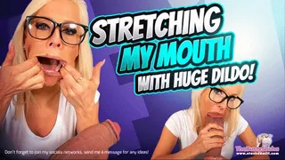 Stretching my mouth with huge dildo! My lips are tight around it