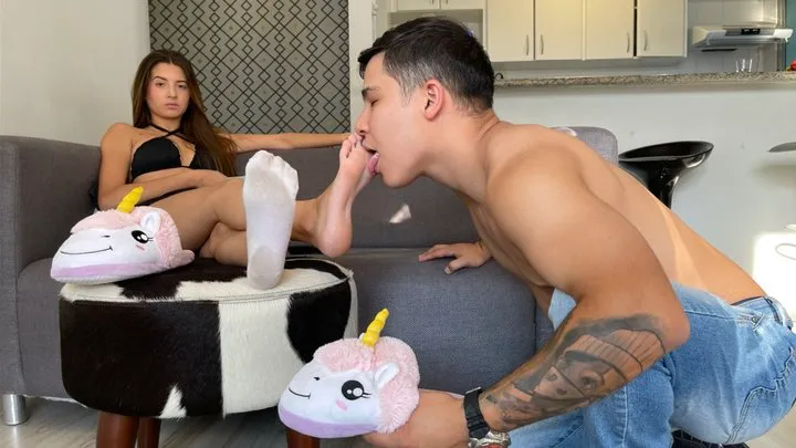 Paulinha wearing winter slippers and him smelling and sucking her feet