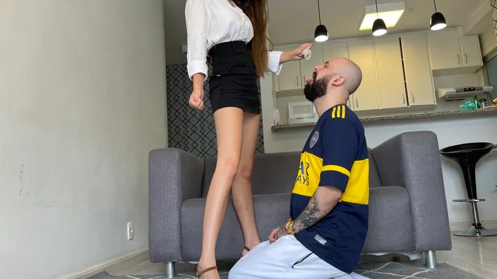 Licking the alpha male's cum off Paulinha's feet