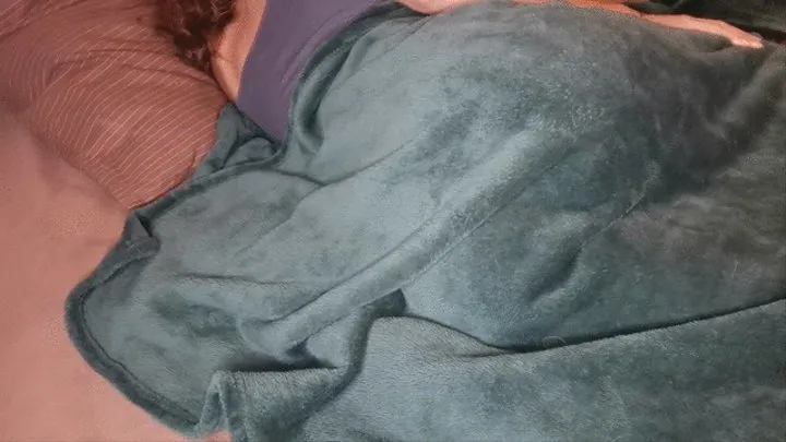 Masturbating with my blanket