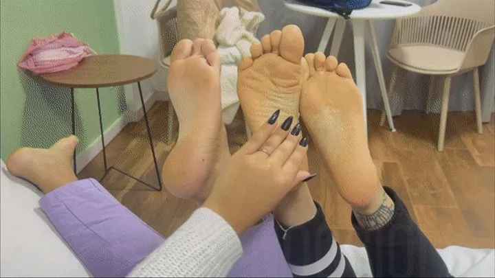 Lana Noccioli with FRIENDS - Lotion teasing with two pretty small feet