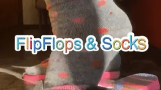 Juliette-RJ Wearing socks and flip flops different pairs - SOCKS - FLIP FLOPS - DANGLING FLIP FLOPS - WIGGLING TOES ON SOCKS - BBW FEET - FOOT FETISH - SOCKS AND FLIP FLOPS FETISH