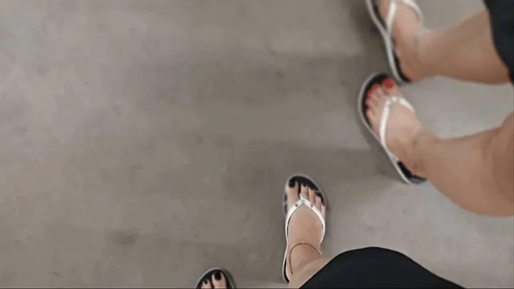 Juliette-RJ and Dolce Amaran at the supermarked - THICK CALVES - TOE CURLING - FOOT TEASE - LONG TOENAILS - FLIP FLOPS - CONSENSUAL CANDID - FOOT POV - EXHIBITION