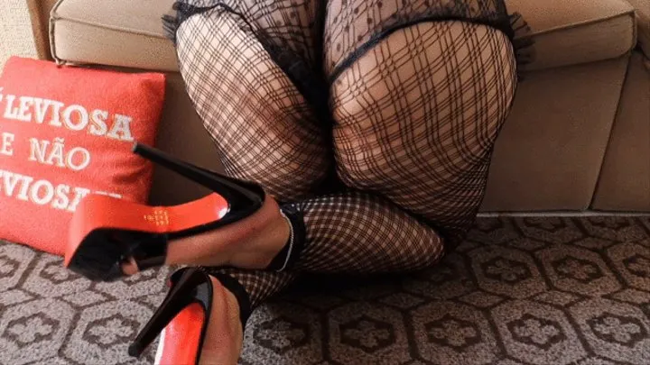 DOLCE teasing you in black mulesBBW - JOI - BLACK MULES - MULES - HIGH HEELS - DARK REDNATURAL TOENAILS - LONG TOENAILS - LONG TOES