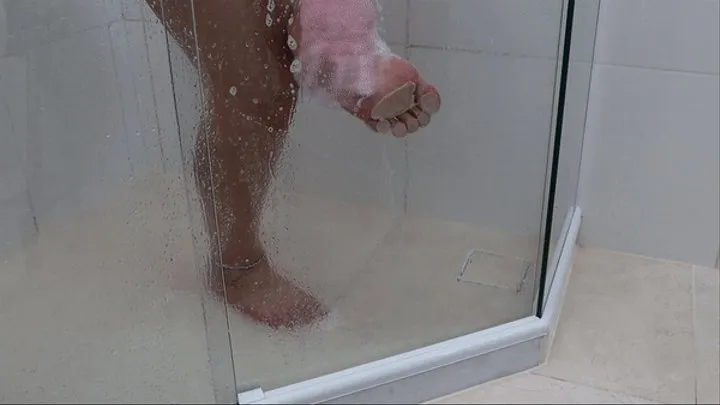 Dolce Amaran in shower showing feet and legs - BBW - SHOWER SCENE - FEET - FOOT - SOLES - WET - DUST FOOT - PEE - PISSING