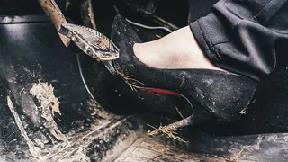33 RGS Ksenya hard Stuck in mud Revving Start problem in Muddy high heels