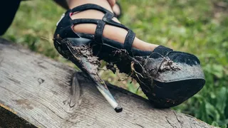 44 Tanya Sinking high heels in Wet ground