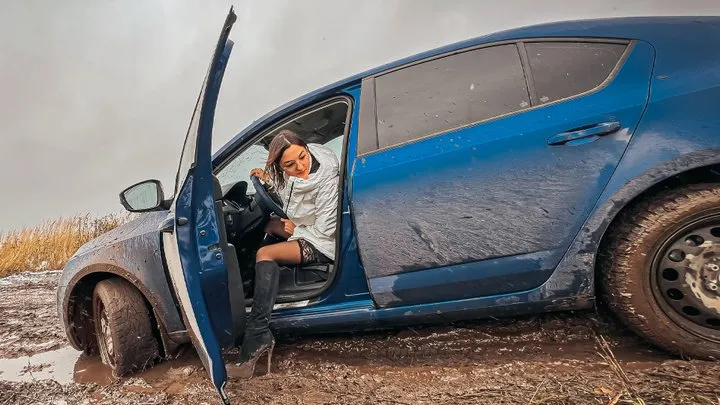 CAR STUCK Bank worker stuck in mud in high heels