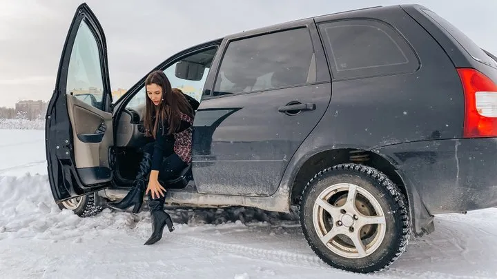 72 STUCK Tanya got stuck in the snow and broke the engine