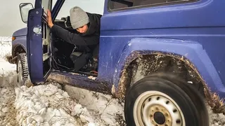 60 Russian Girl Stuck Tanya got stuck in the snow in high-heeled boots on an SUV