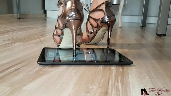 High heels crushing tablet