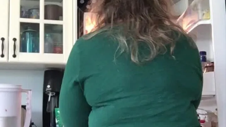 Morning ass crack in the kitchen