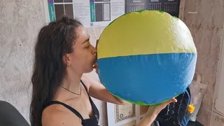 girls inflate balls 2