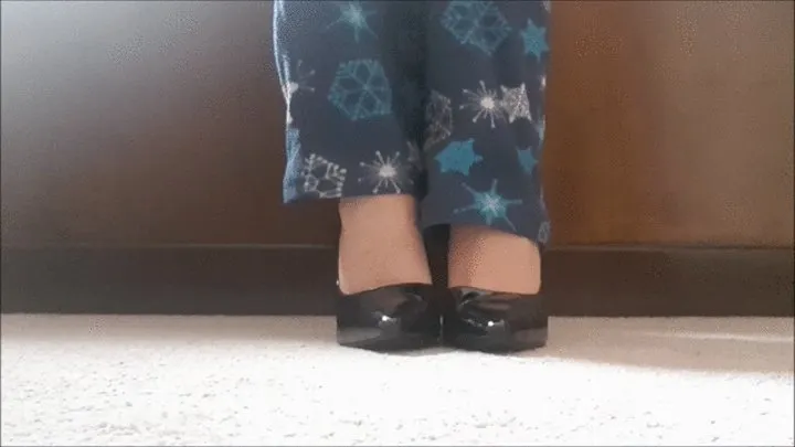 Squeaky Shoes with Snowflake Leggings