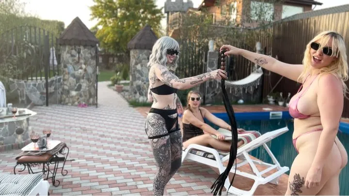 Hard flogging trio at the swimingpool