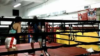 Sparring Boxing women profesional boxer vs untrained boxer
