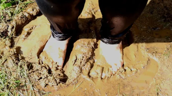 Messy Muddy Wet Fat Girl FEET