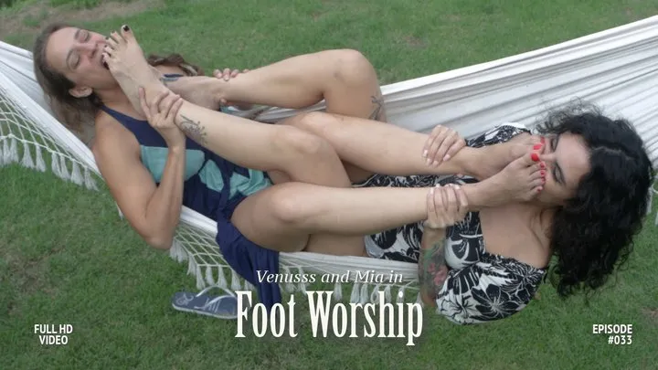 Blonde and brunette licking and smelling toes and soles in sexy foot worship