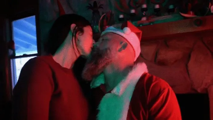 guess whos kissing santa