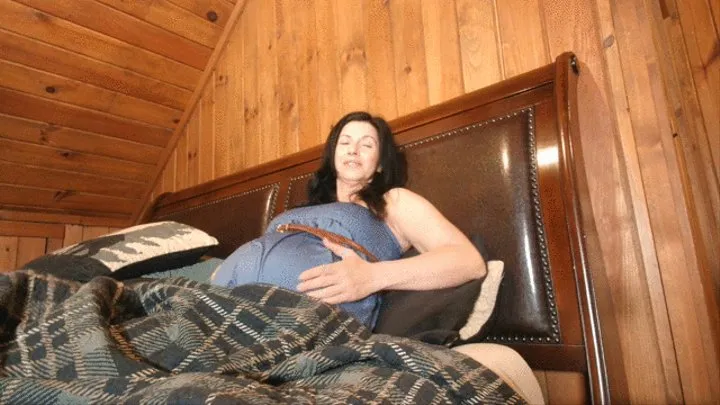 gassy pregnant milf in bed