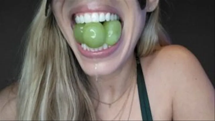 Grapes and Raspberries Teeth Pop