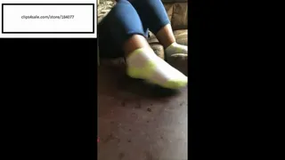 Delicious Rubs Socks on Table to get itch