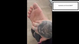 Neonsgirlfriend Itchy socked feet