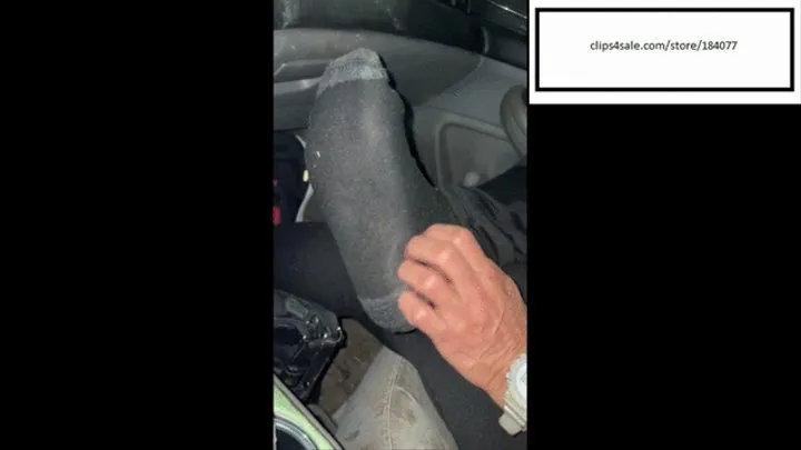 Kristi Itches feet in car to drivers dismay