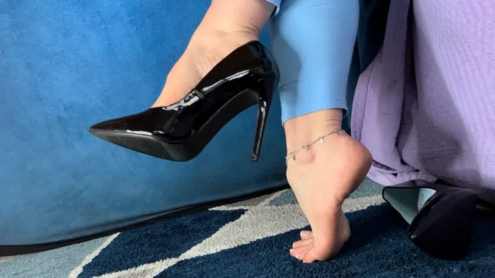 Milf Heel Popping And Dangling Black Pumps