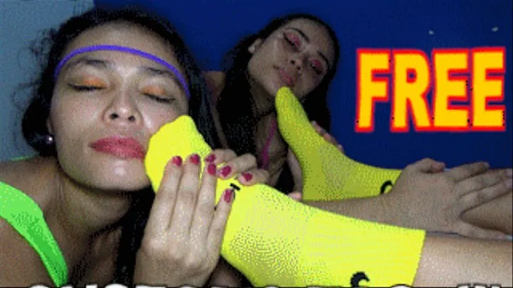 SOCKS FETISH 3 MODELS221228KVIO ANITA ON + SARAI AND VIOLET SOCKS CURIOUS SUBMISSIVE GIRLS CARESSING SMELLY SOCKS