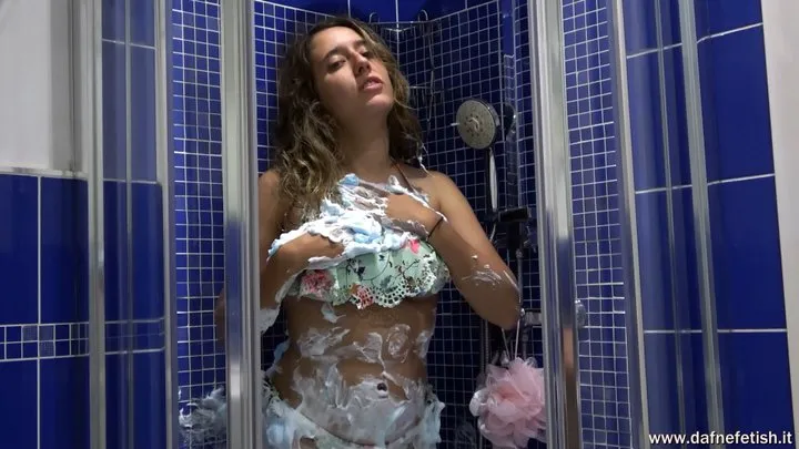 SUSY gets messy with the shaving foam in the shower (Shaving foam fetish)