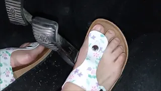 Cranking revving thong sandals