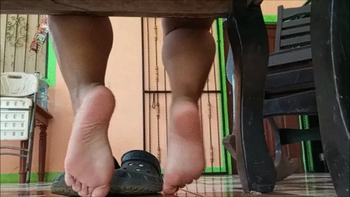 Barefoot and Soles Show in Crocs