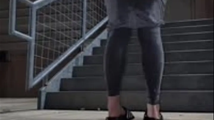 Public Double Wetting in Grey Leggings