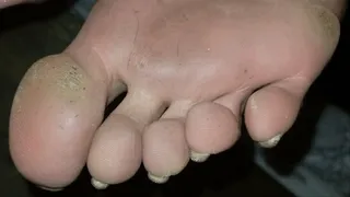 Keira - Eating toe jam from between her filthy toes and cumming on her soles