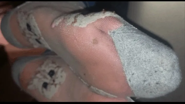 Sasha - Peeling off her stinky socks and covering her feet with cum