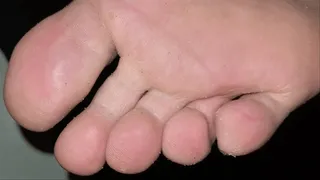 Maria - Cleaning toe jam from between her toes and cumming on her feet [foot worship, footjob, dirty feet]