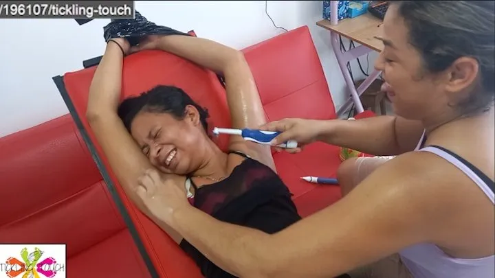 Estrella gets her armpits tickled