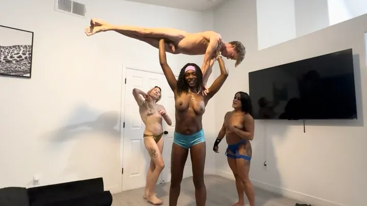 Paris Love Agatha Delicious And Gymnast Alexia All Lift And Carry Tiny Frank