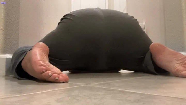 Showing Off My Gains On All Fours