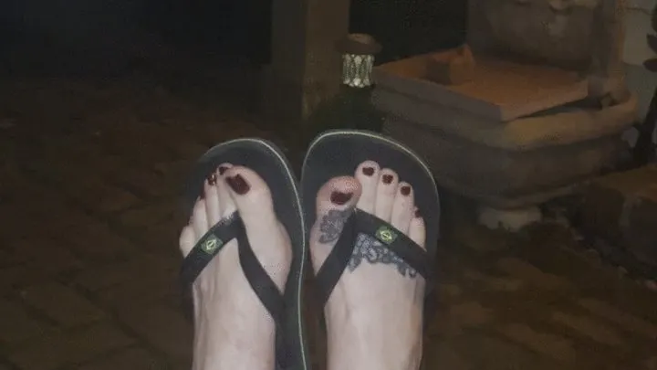 Flip flop feet in the storm