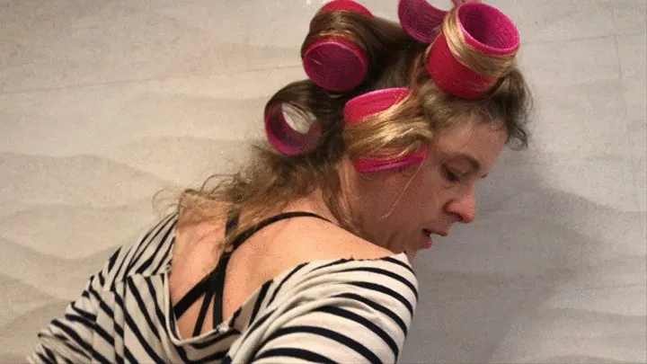 Cum eating MILF in curlers