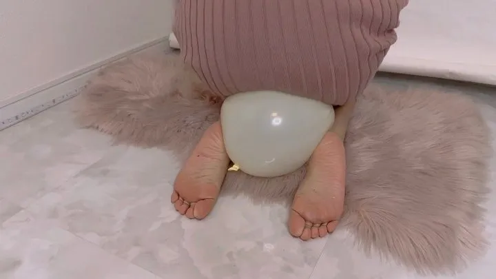 Taylor Sits On Balloon and Shows Her Soles